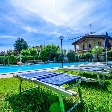 Appartement Balcone Vista Lago! Dimora Aurelia Con Piscina Desenzano del Garda