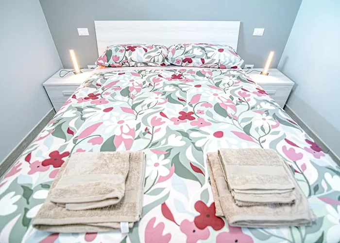 Balcone Vista Lago! Dimora Aurelia Con Piscina Apartment Desenzano del Garda