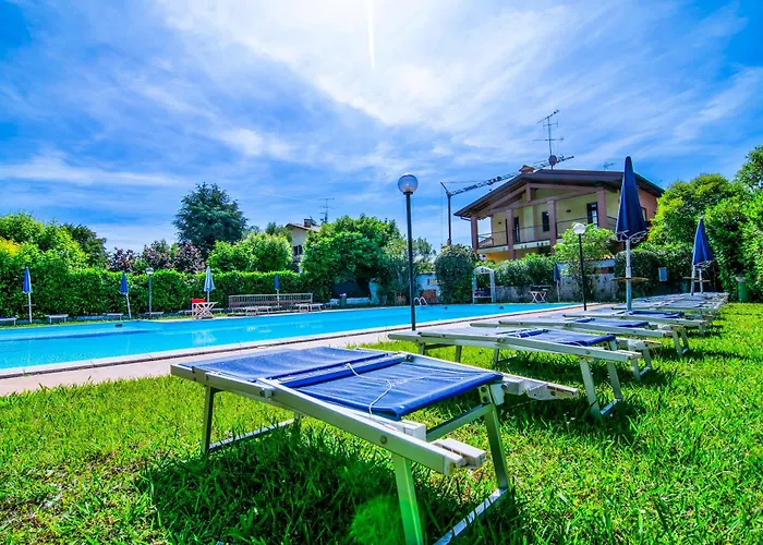 Apartment Balcone Vista Lago! Dimora Aurelia Con Piscina Desenzano del Garda